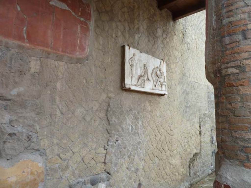 Ins. Orientalis I, 2, Herculaneum, September 2015. South wall of atrium.